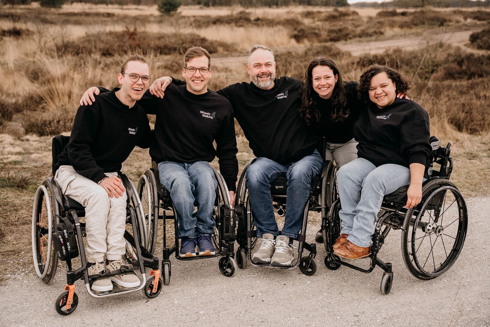Team van Wheels 4 Walking in rolstoelen op de hei